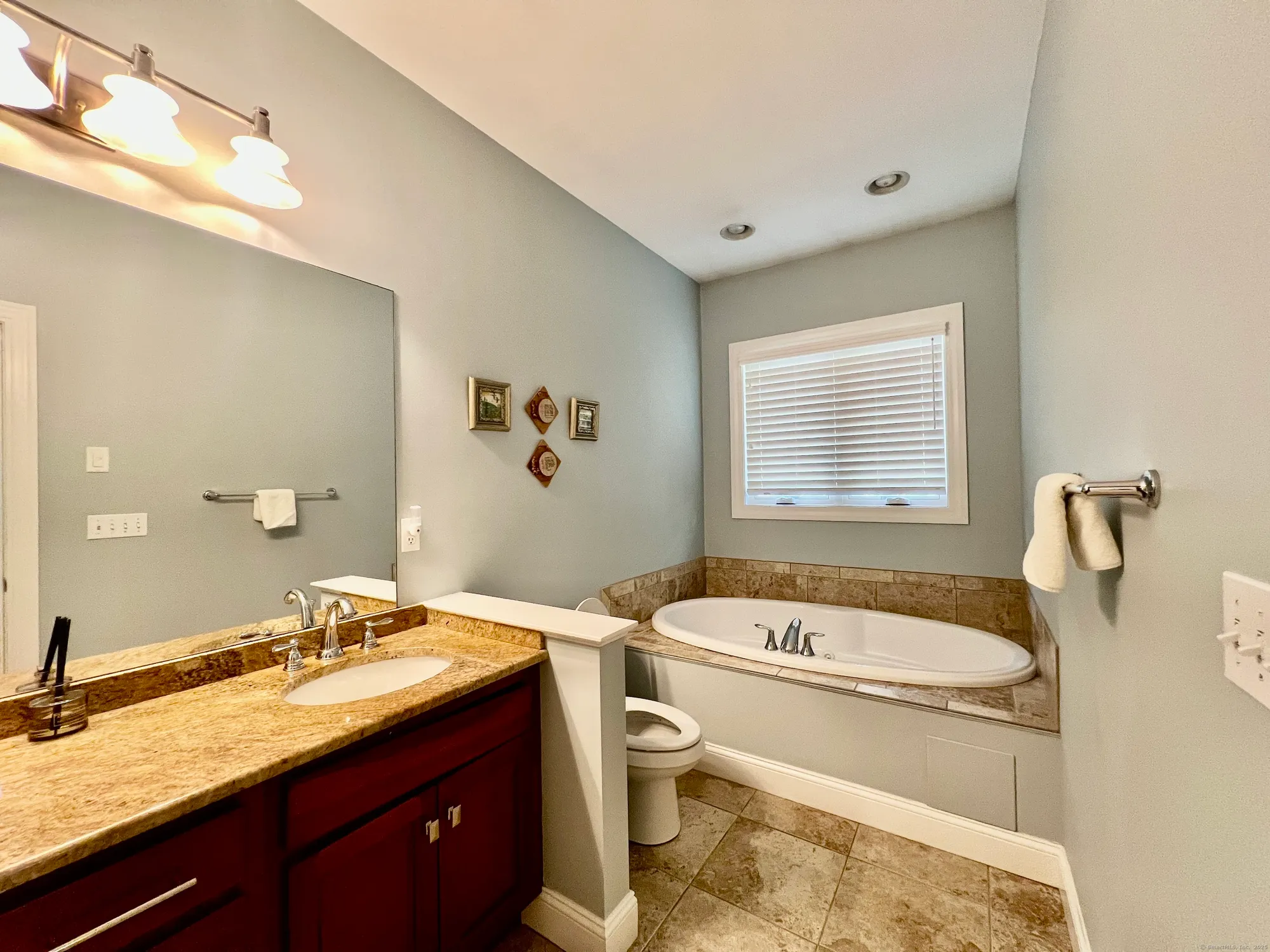 Property Slideshow image 12 of 34 | 65 oak meadow ln # 65, Harwinton, CT, 06791