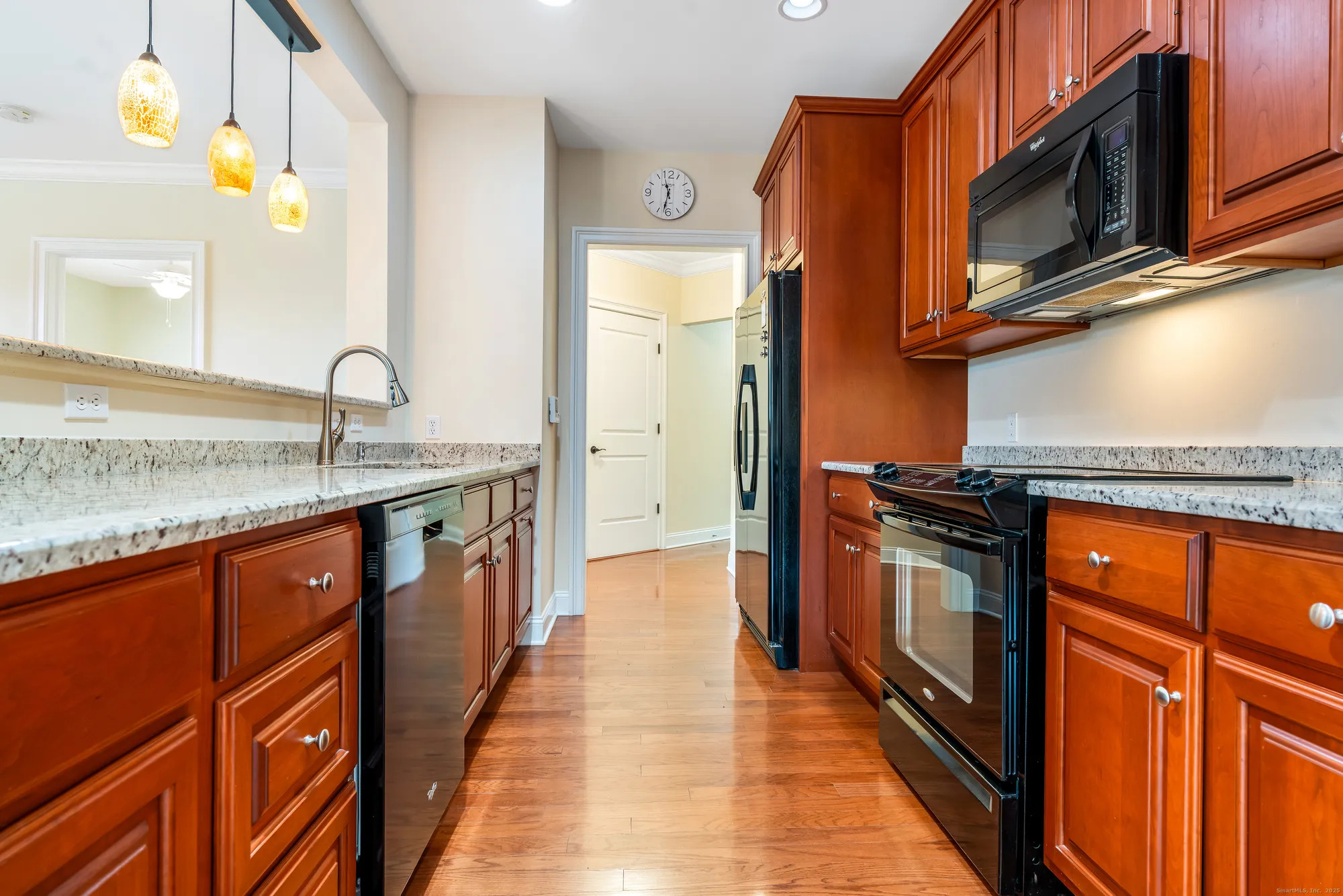 Property Slideshow image 10 of 38 | 332 still water cir # 332, Brookfield, CT, 06804