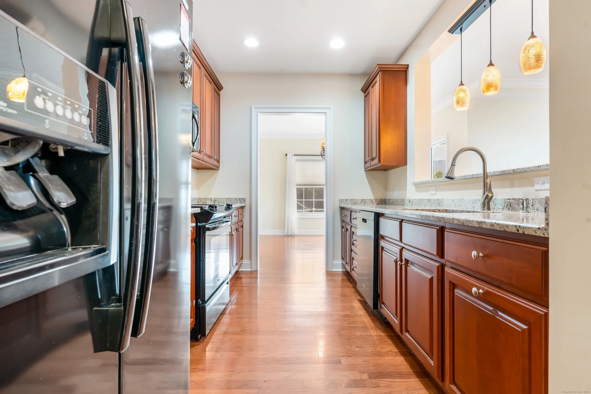 Property Slideshow image 9 of 38 | 332 still water cir # 332, Brookfield, CT, 06804