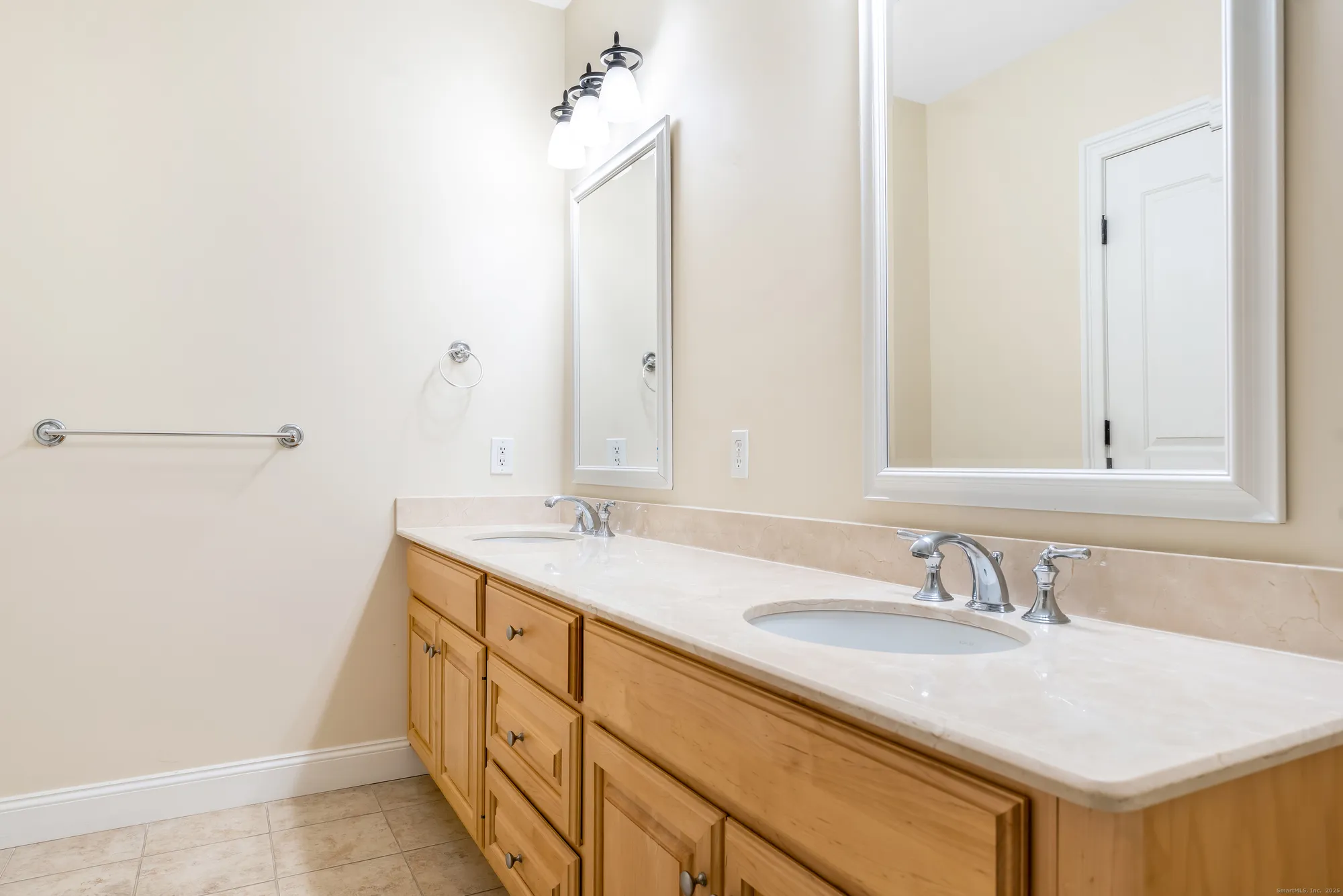 Property Slideshow image 20 of 38 | 332 still water cir # 332, Brookfield, CT, 06804