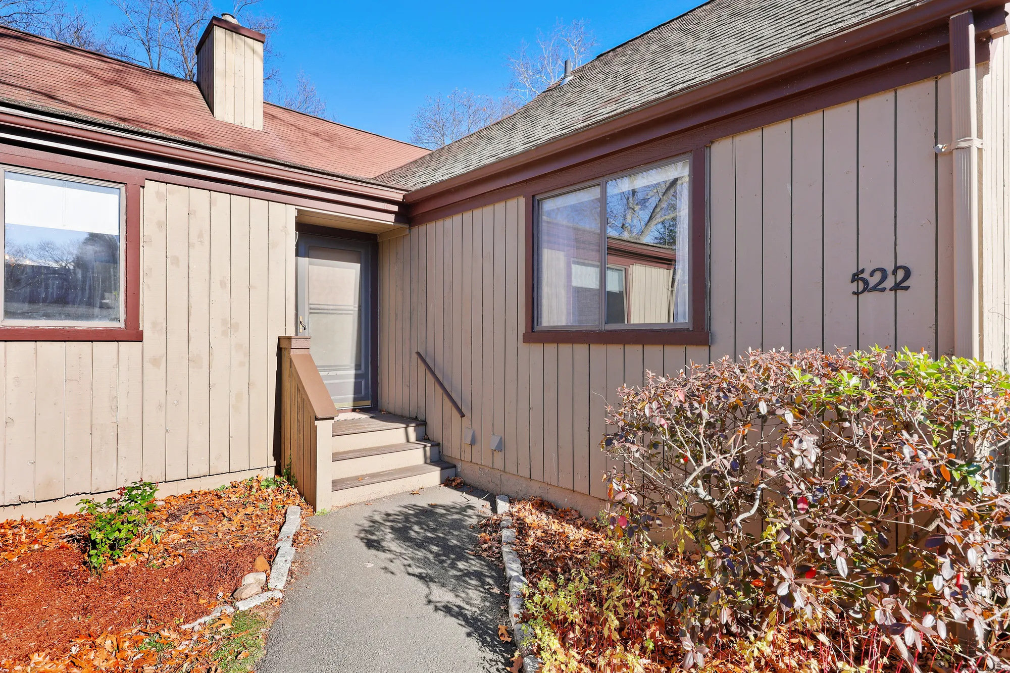 Property Slideshow image 1 of 37 | 522 iroquois ln b, Stratford, CT, 06614