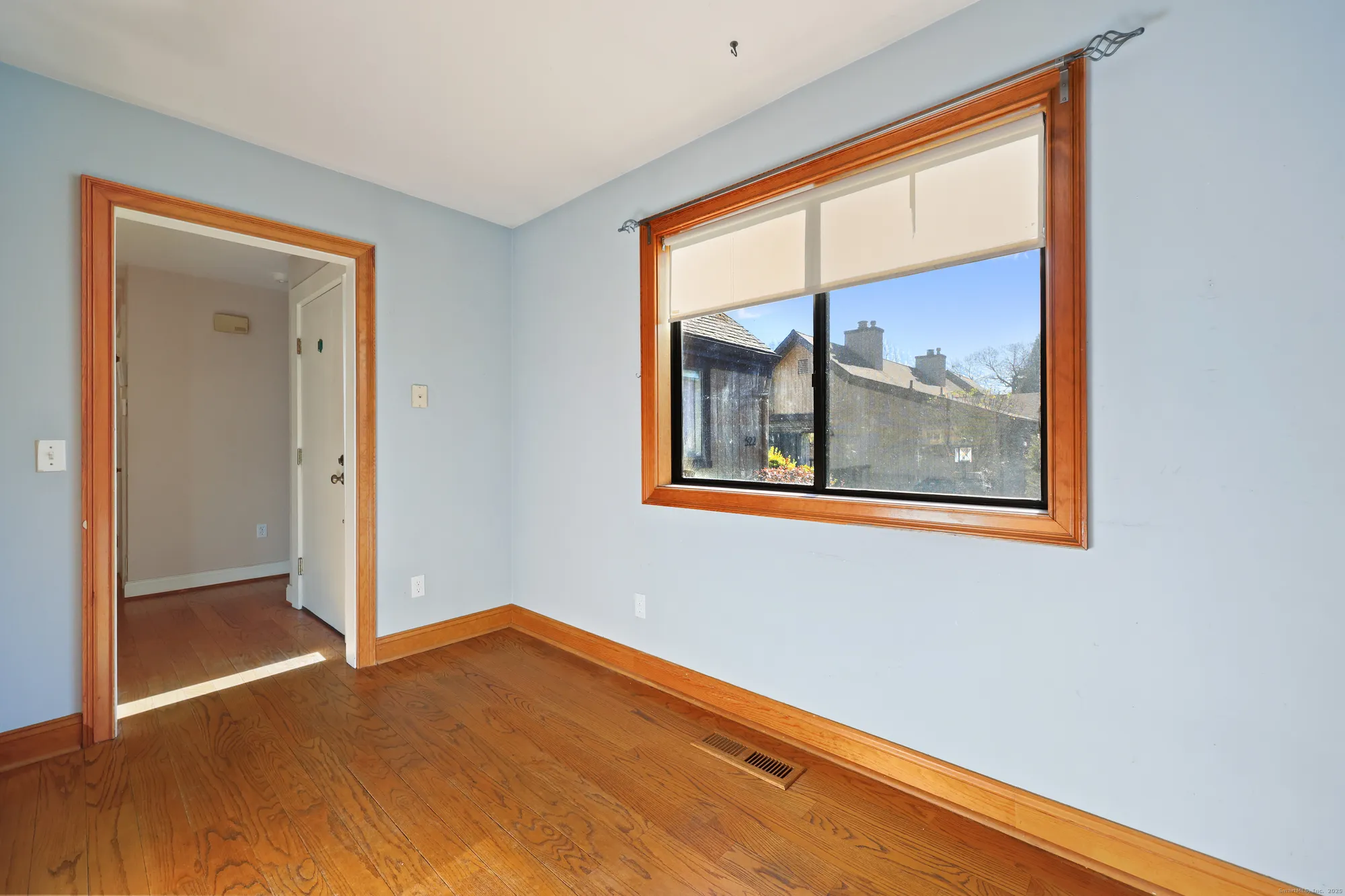 Property Slideshow image 6 of 37 | 522 iroquois ln b, Stratford, CT, 06614