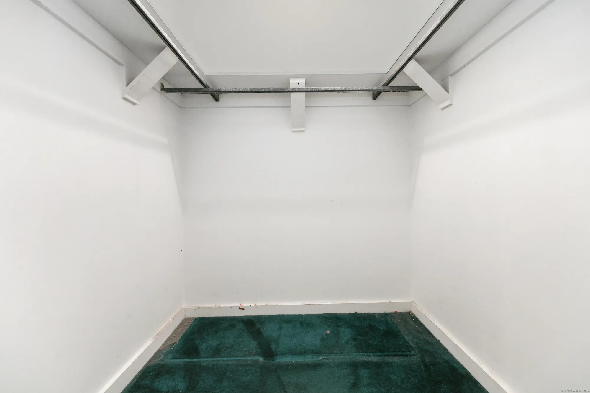 Property Slideshow image 17 of 37 | 522 iroquois ln b, Stratford, CT, 06614