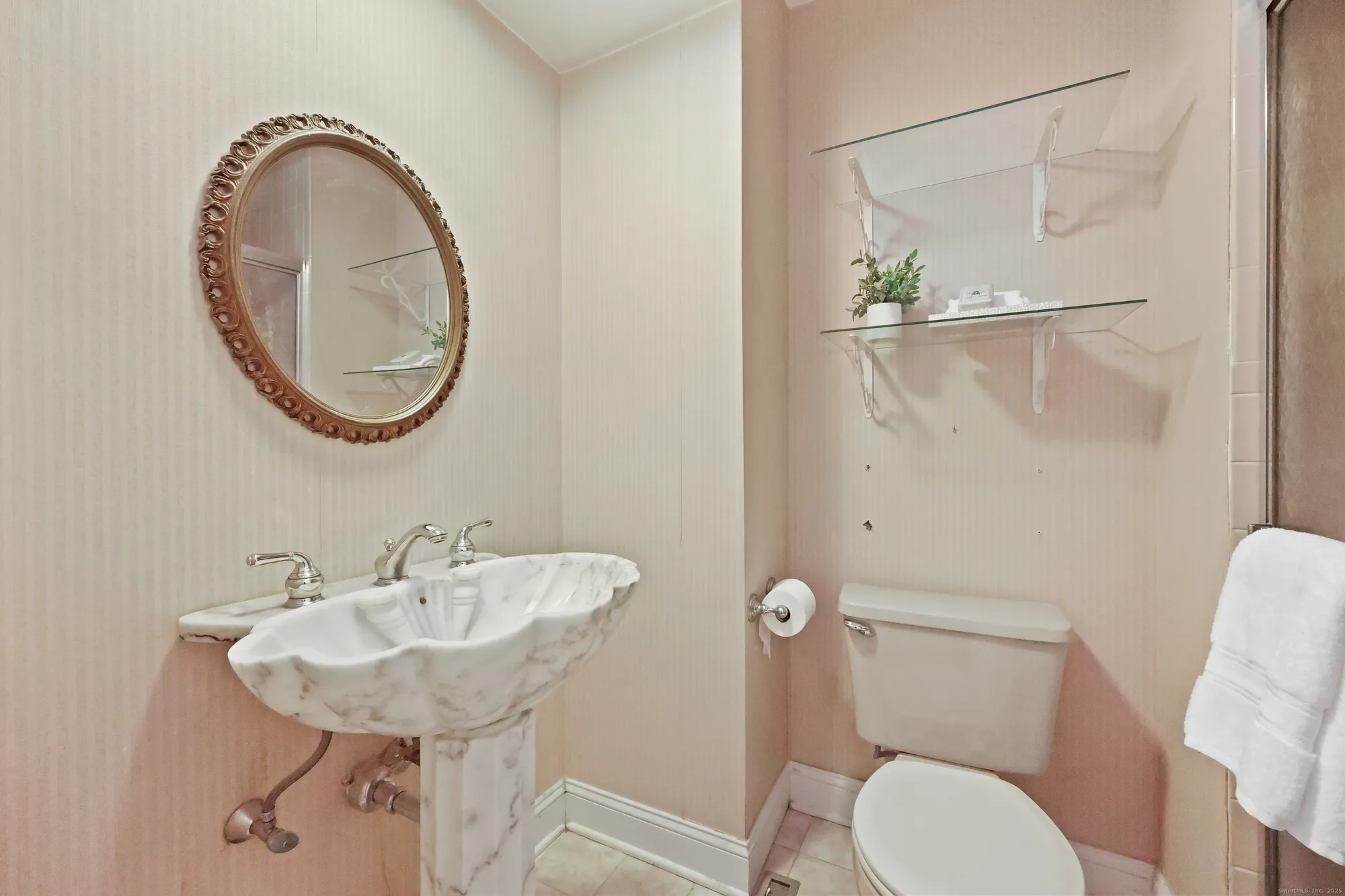 Property Slideshow image 18 of 37 | 522 iroquois ln b, Stratford, CT, 06614