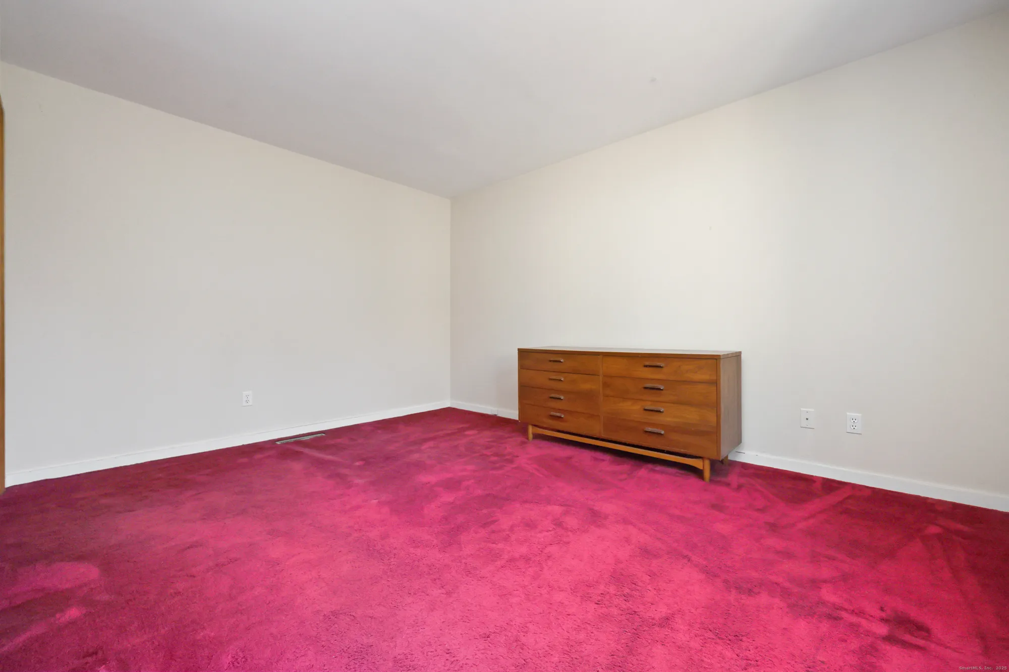 Property Slideshow image 21 of 37 | 522 iroquois ln b, Stratford, CT, 06614