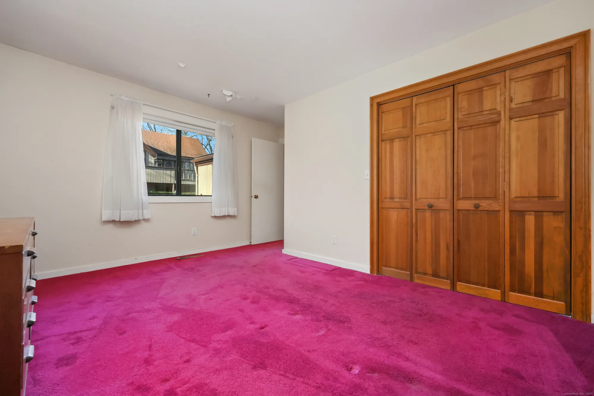 Property Slideshow image 19 of 37 | 522 iroquois ln b, Stratford, CT, 06614