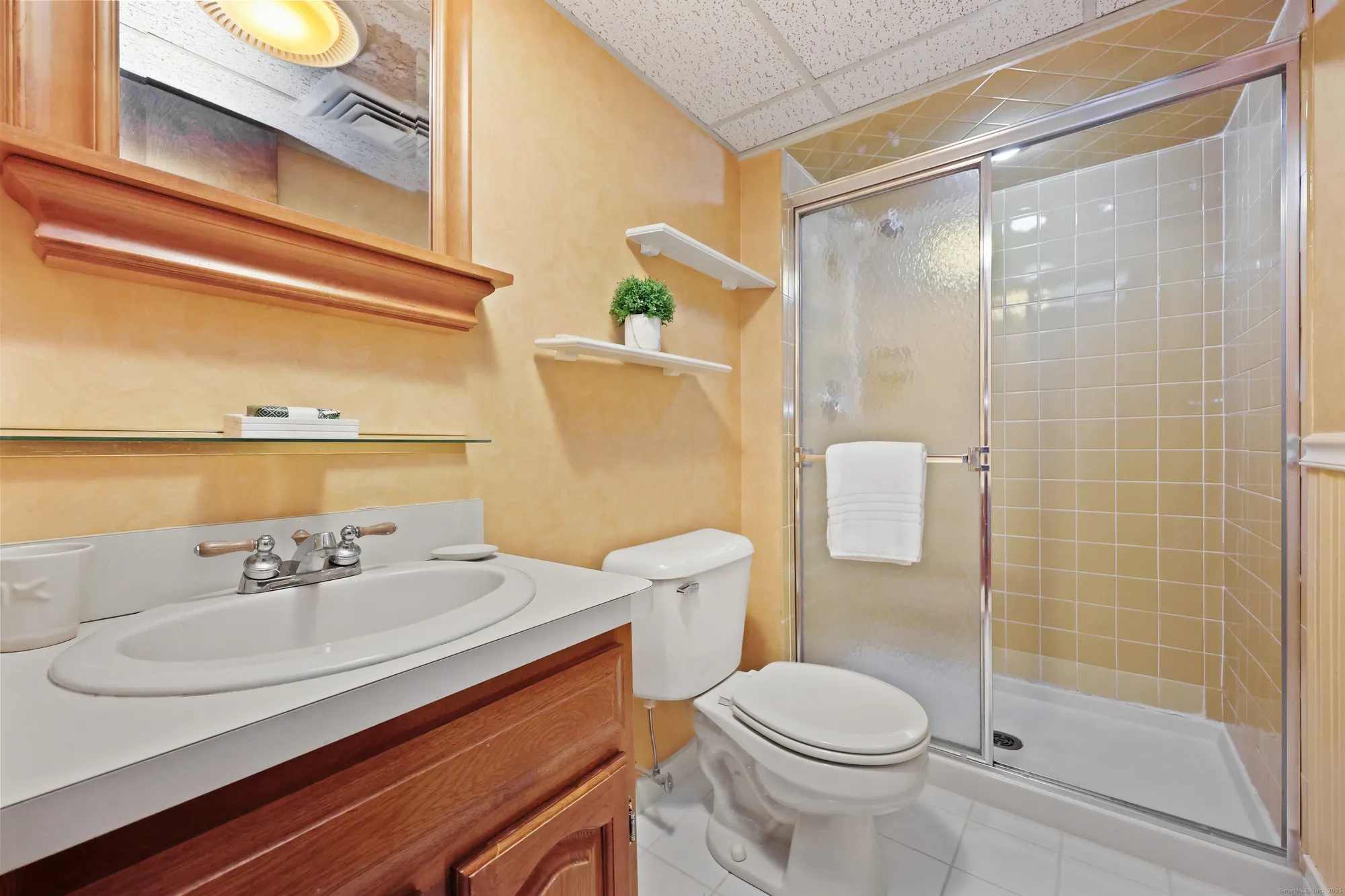 Property Slideshow image 22 of 37 | 522 iroquois ln b, Stratford, CT, 06614