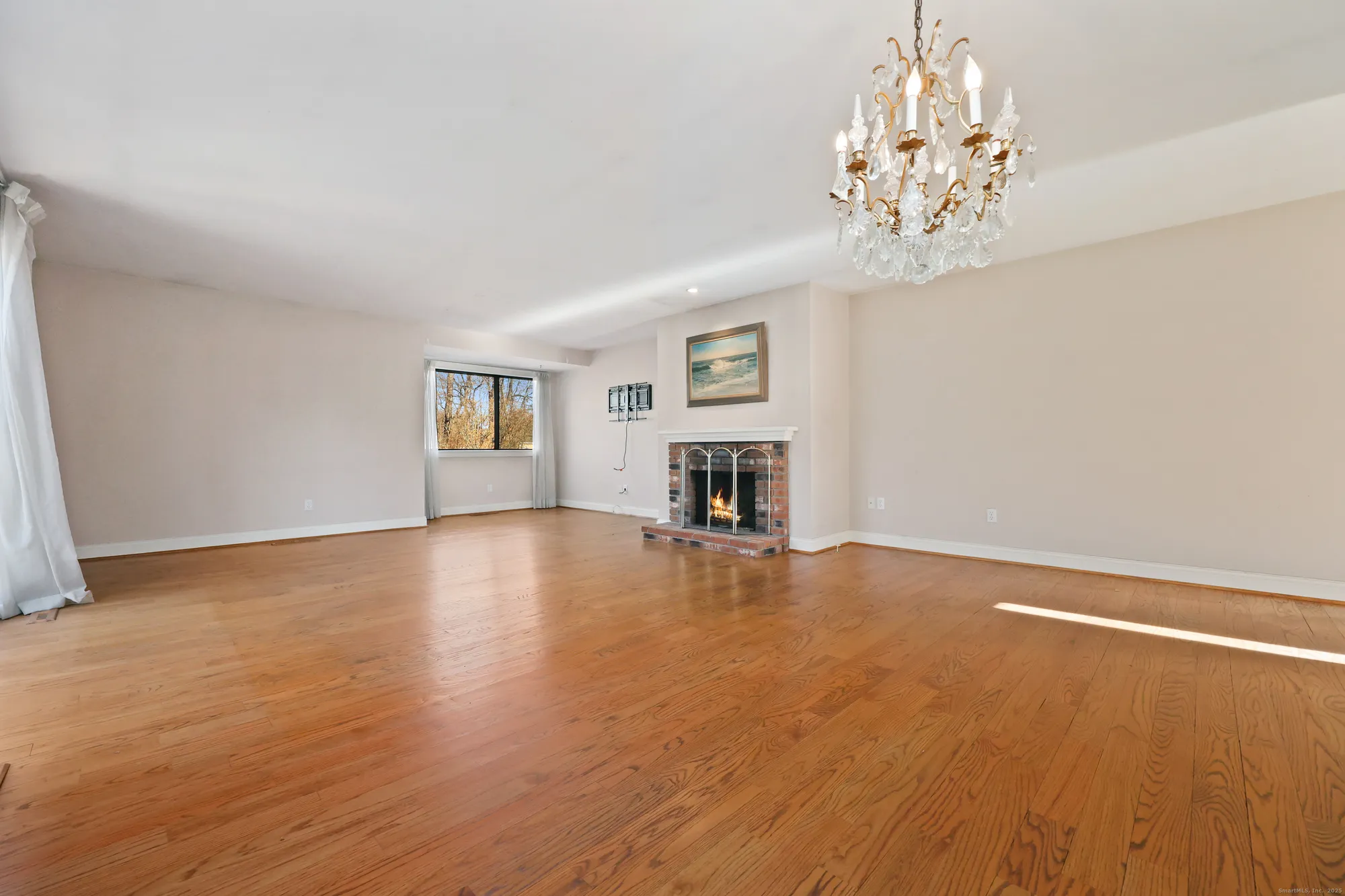 Property Slideshow image 9 of 37 | 522 iroquois ln b, Stratford, CT, 06614