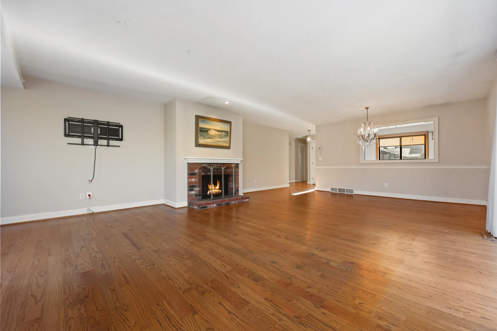 Property Slideshow image 10 of 37 | 522 iroquois ln b, Stratford, CT, 06614