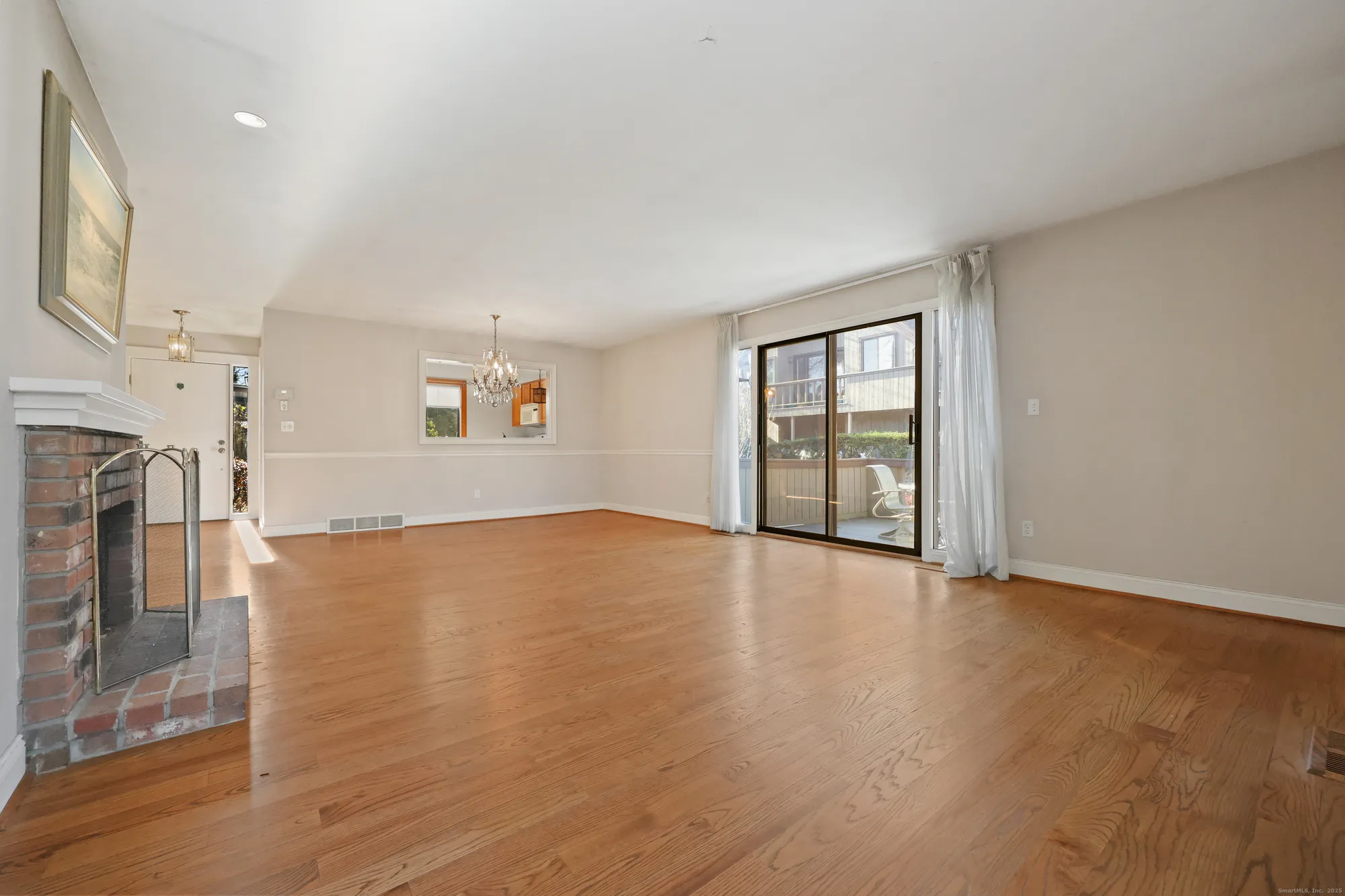 Property Slideshow image 11 of 37 | 522 iroquois ln b, Stratford, CT, 06614