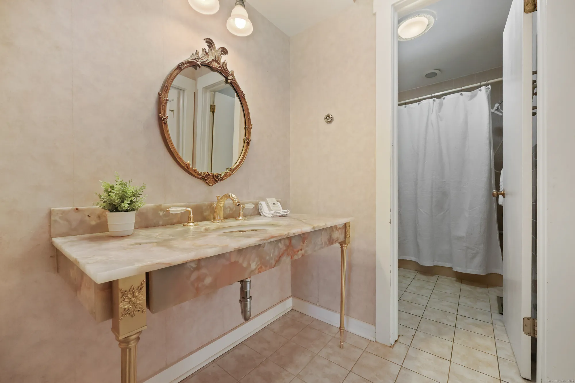 Property Slideshow image 12 of 37 | 522 iroquois ln b, Stratford, CT, 06614