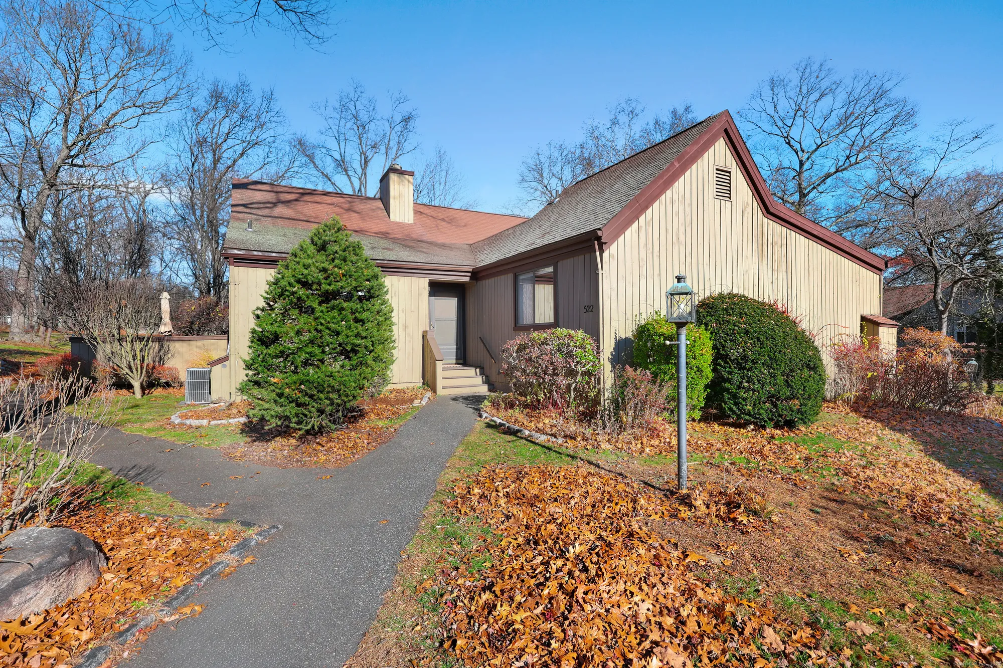 Property Slideshow image 2 of 37 | 522 iroquois ln b, Stratford, CT, 06614