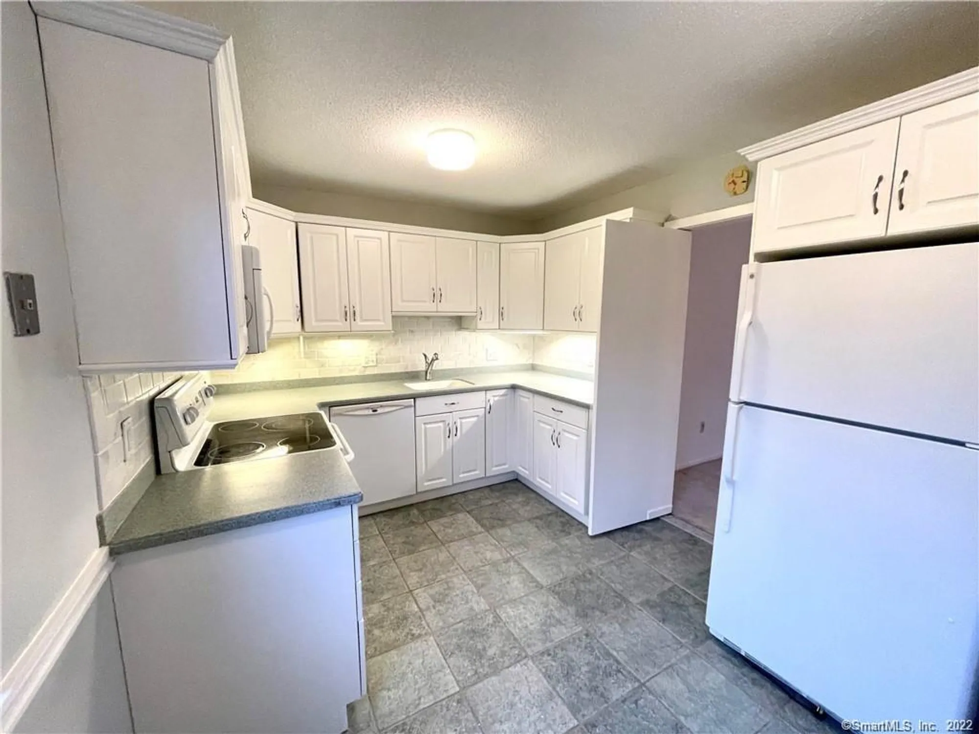 Property Slideshow image 6 of 15 | 20 heritage cir b, Southbury, CT, 06488