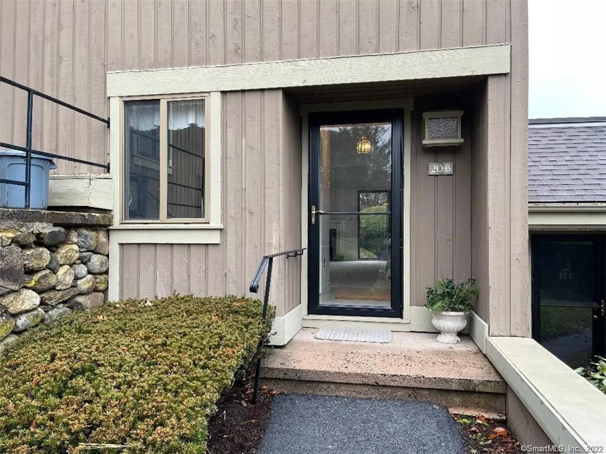 Property Slideshow image 2 of 15 | 20 heritage cir b, Southbury, CT, 06488