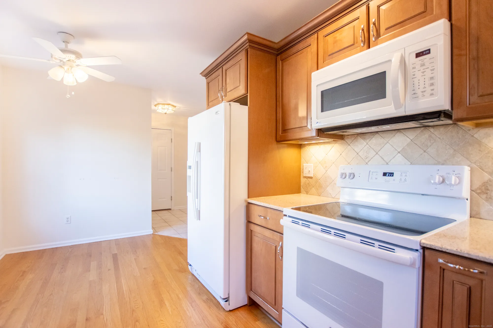 Property Slideshow image 9 of 37 | 5 cider mill ln, Trumbull, CT, 06611