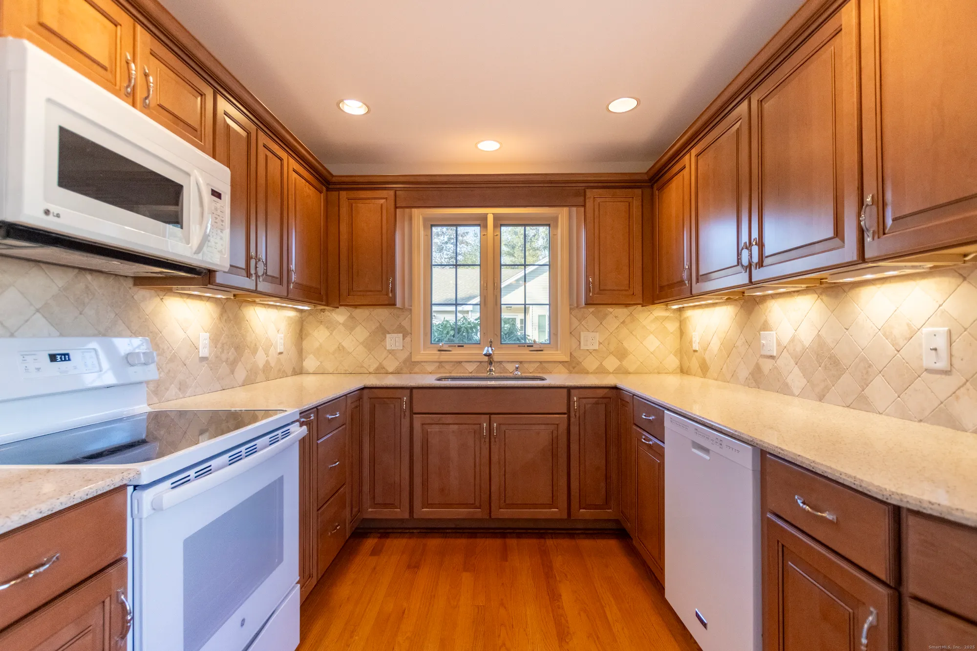 Property Slideshow image 5 of 37 | 5 cider mill ln, Trumbull, CT, 06611