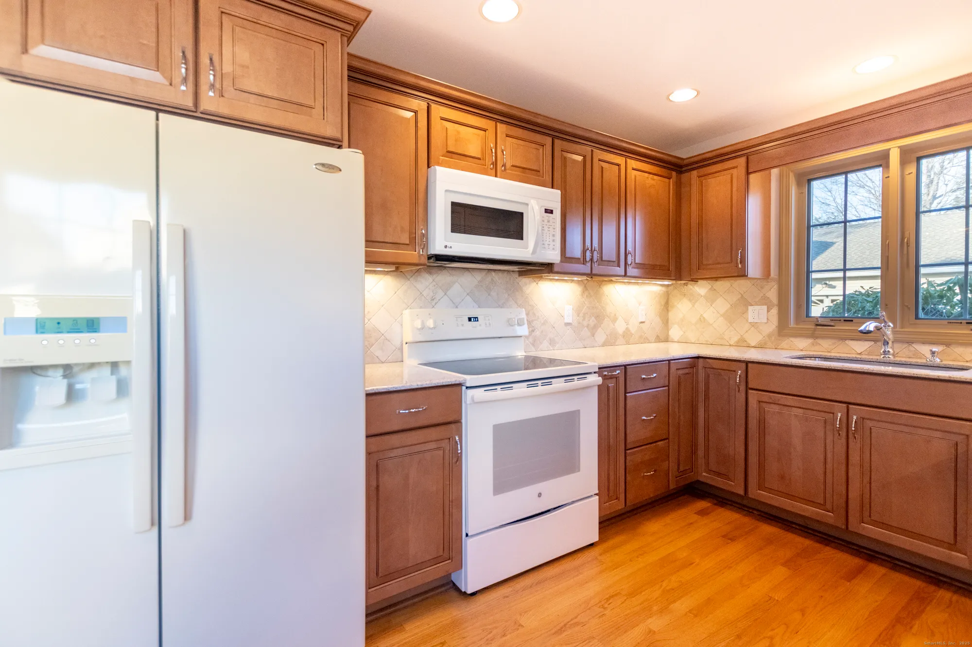 Property Slideshow image 6 of 37 | 5 cider mill ln, Trumbull, CT, 06611