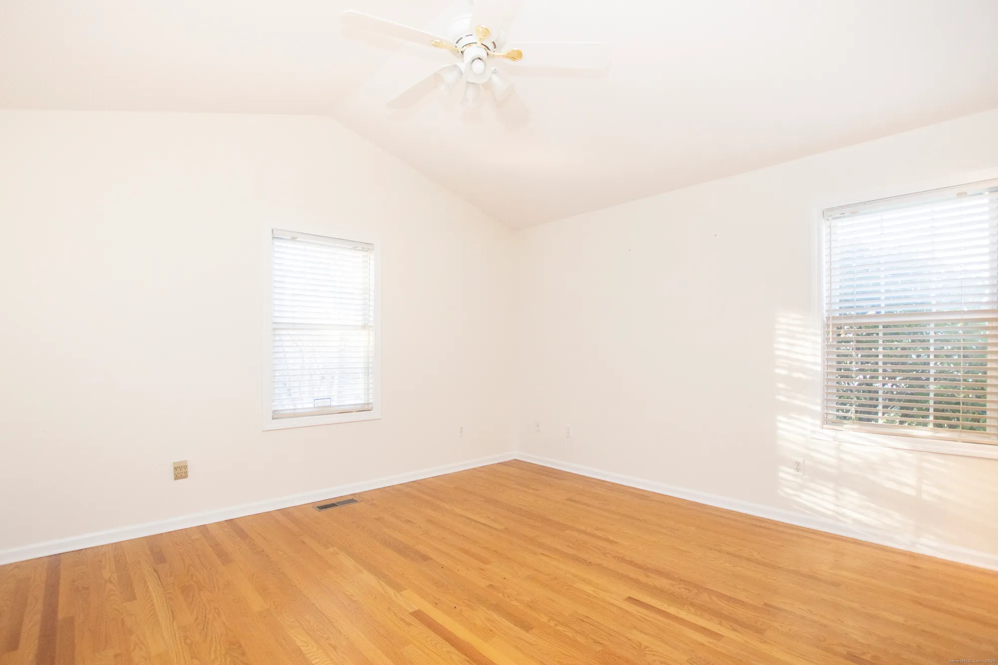 Property Slideshow image 14 of 37 | 5 cider mill ln, Trumbull, CT, 06611