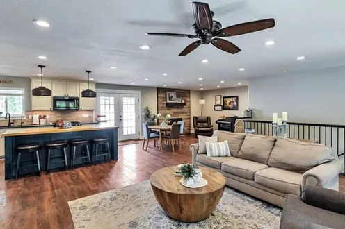Kitchen & Dining Area