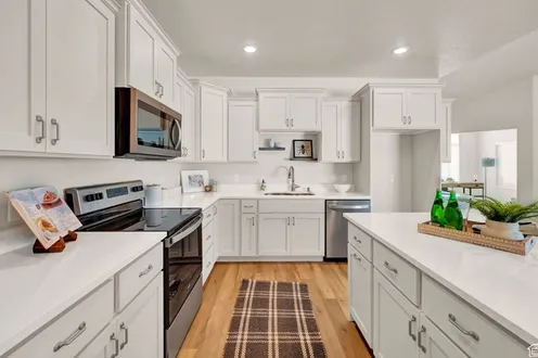 Kitchen Island & Appliances