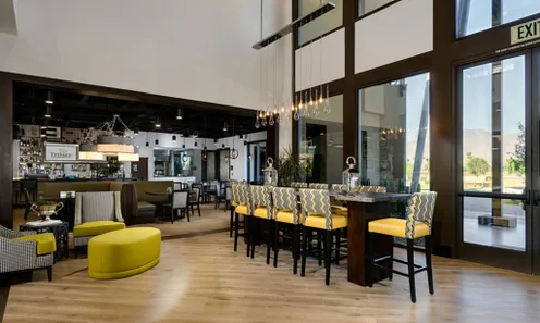 Restaurant & Bar