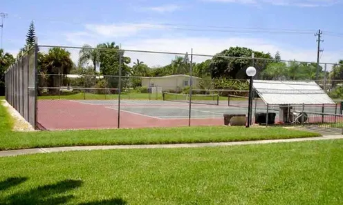 2 Tennis Courts/Pickleball Courts