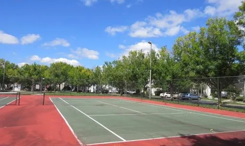 2 Tennis Courts