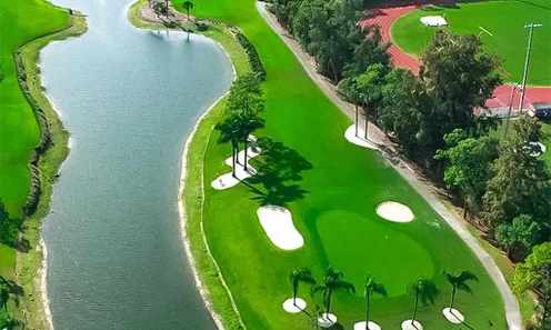 Amenities include 4 Tennis Courts and 5 Pools