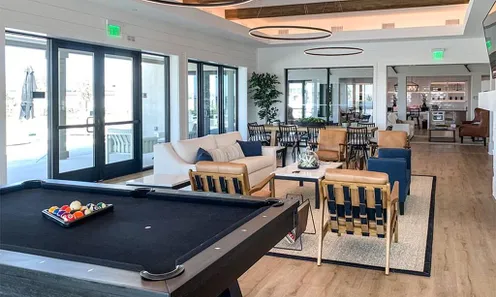 Lounge & Billiards