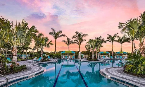 Outdoor Resort-Style Pool