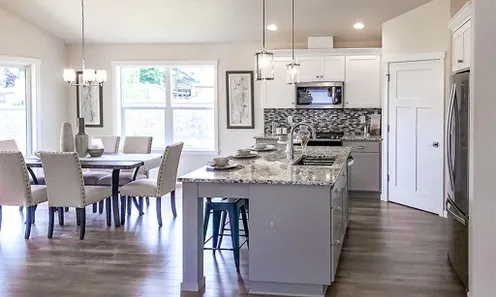 Kitchen & Dining Area