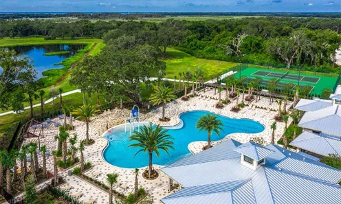 Outdoor Resort-Style Pool