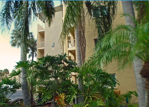 Bayshore on The Lake Condominiums