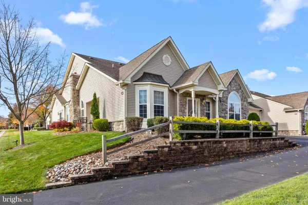 Property Slideshow image 2 of 35 | 146 fairway dr 134, Warminster, PA, 18974