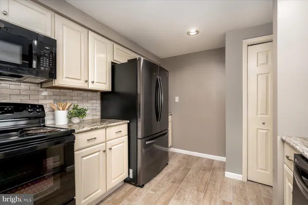 Property Slideshow image 3 of 27 | 930 astern way 405, Annapolis, MD, 21401