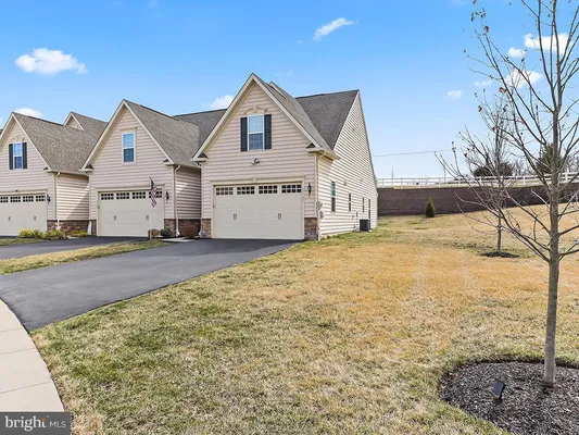 Property Slideshow image 2 of 42 | 1123 arbour ln, Quakertown, PA, 18951