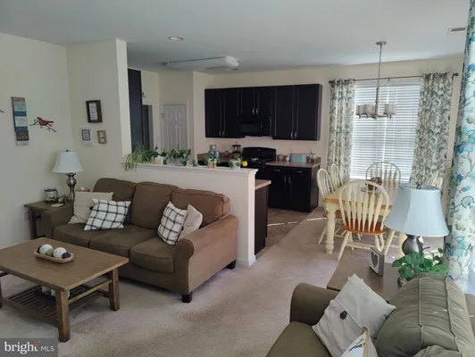 Property Slideshow image 3 of 16 | 117 e clarendon dr, Smyrna, DE, 19977