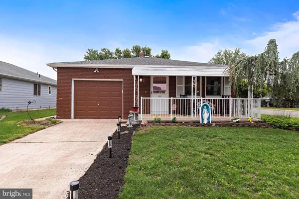 Property Slideshow image 2 of 27 | 162 harrington dr, Toms River, NJ, 08757