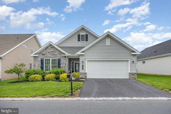 Property Slideshow image 2 of 38 | 226 loyal dr, Mechanicsburg, PA, 17050