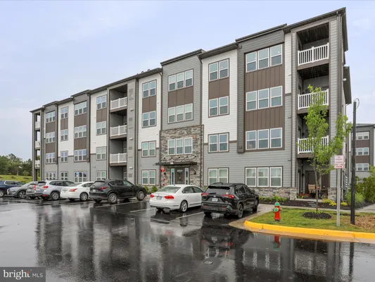 Property Slideshow image 2 of 30 | 140 mccormick cir apt 302, Winchester, VA, 22602