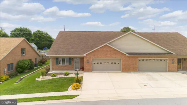 Property Slideshow image 3 of 51 | 13336 marquise dr, Hagerstown, MD, 21742