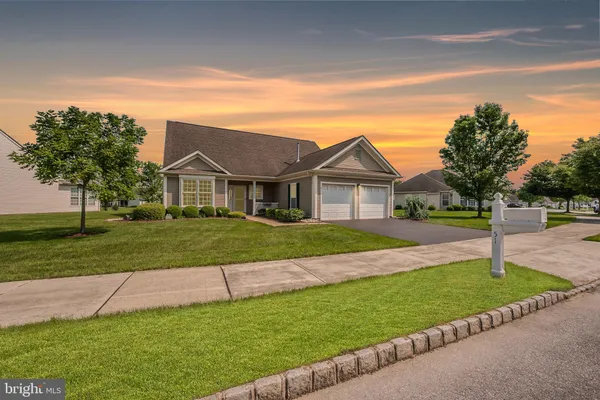 Property Slideshow image 2 of 22 | 51 springmill dr, Middletown, DE, 19709