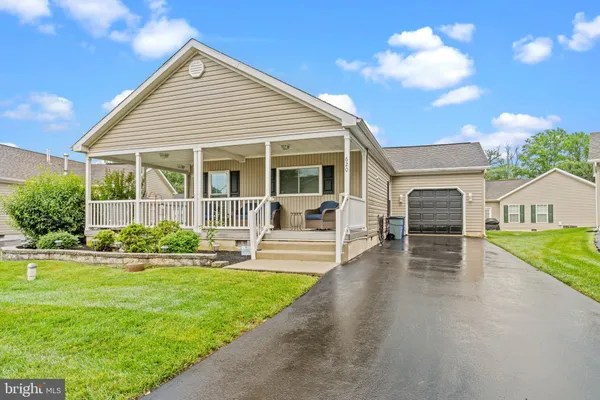 Property Slideshow image 3 of 32 | 620 eucalyptus way, Blue Bell, PA, 19422