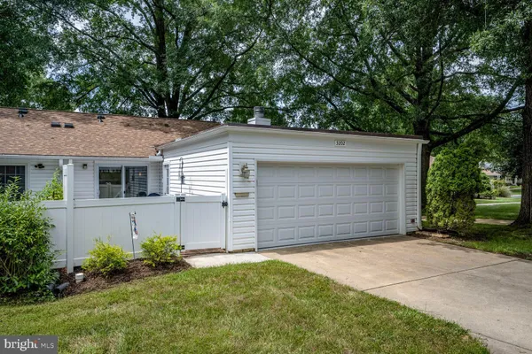 Property Slideshow image 3 of 43 | 3202 ludham dr # 195-b, Silver Spring, MD, 20906