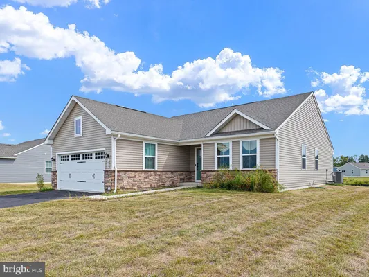 Property Slideshow image 2 of 40 | 258 alezach dr, Dover, DE, 19901