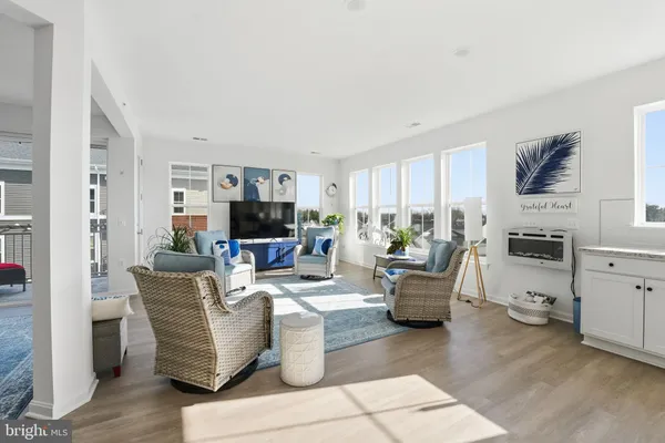 Property Slideshow image 3 of 37 | 3720 havertill ln unit 407, Woodbridge, VA, 22193