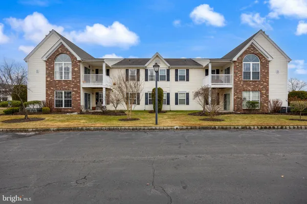 Property Slideshow image 3 of 31 | 2507a bluegrass dr, Mount Laurel, NJ, 08054