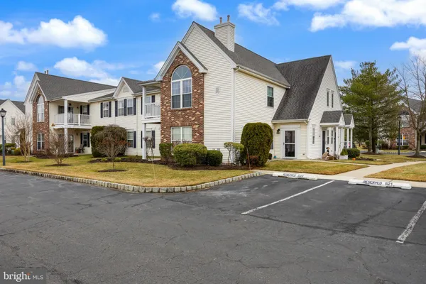 Property Slideshow image 2 of 31 | 2507a bluegrass dr, Mount Laurel, NJ, 08054