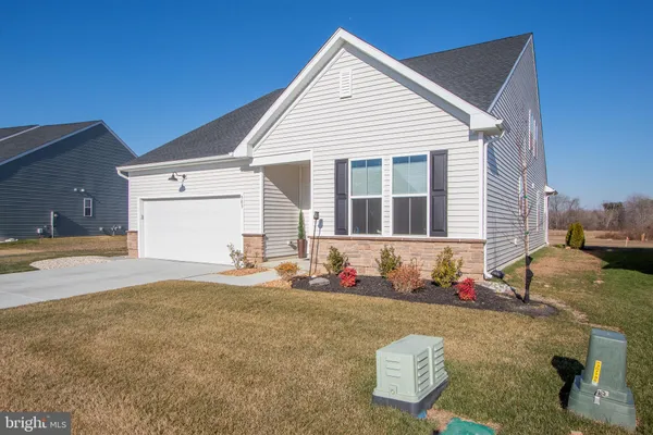 Property Slideshow image 3 of 52 | 303 virdin dr, Smyrna, DE, 19977