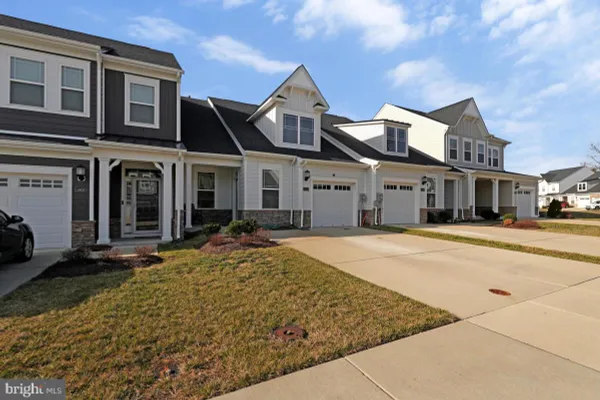 Property Slideshow image 2 of 35 | 10618 mount rainier pl, White Plains, MD, 20695